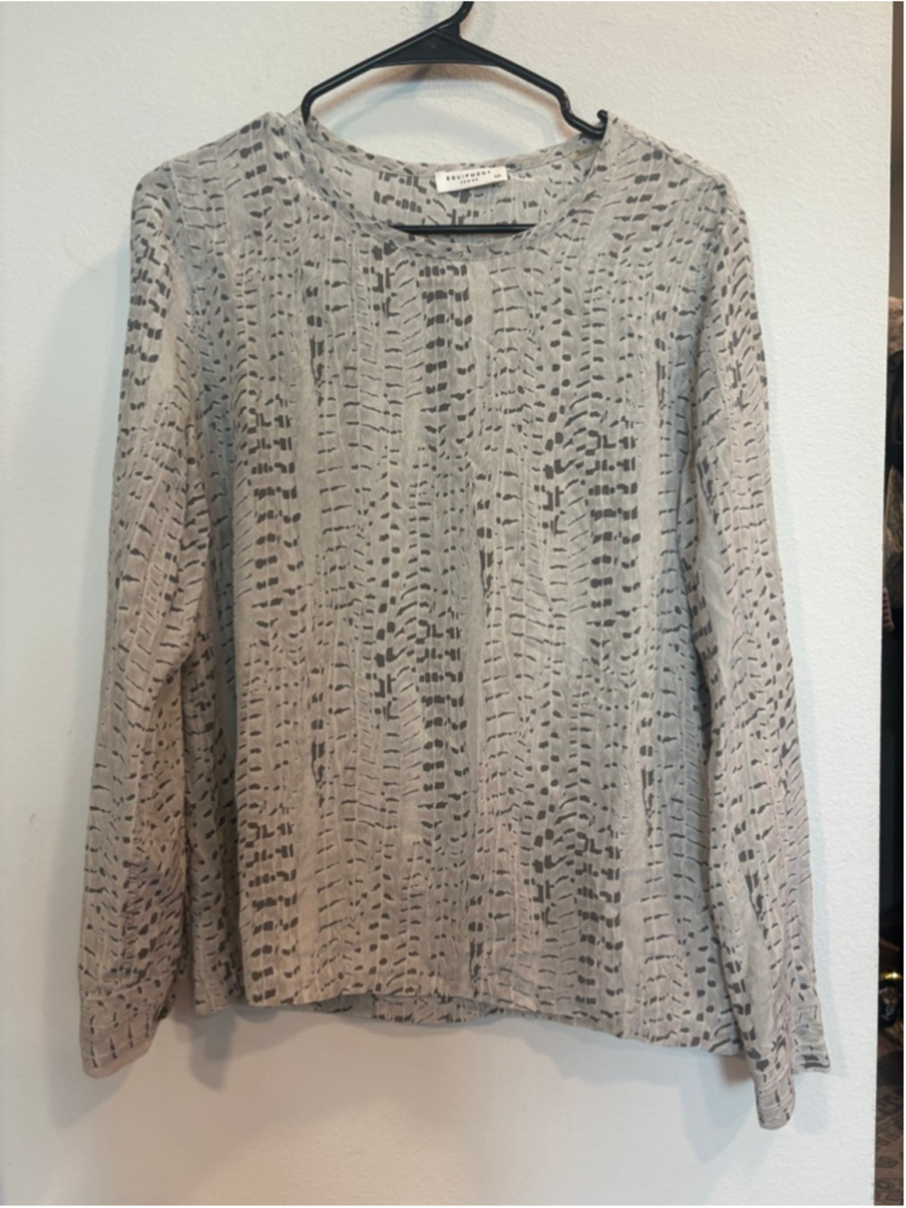 Equipment Silk Long Sleeve Gray Snake Print Blouse Top Small